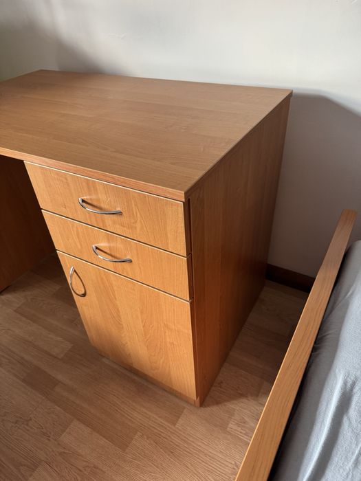 Biurko z szufladami i szafką