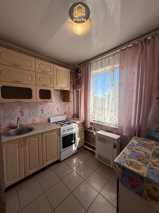 Продам 2-х кімнатну квартиру 43.9м2, поверх 1, ЦЕНТР, село Бузова