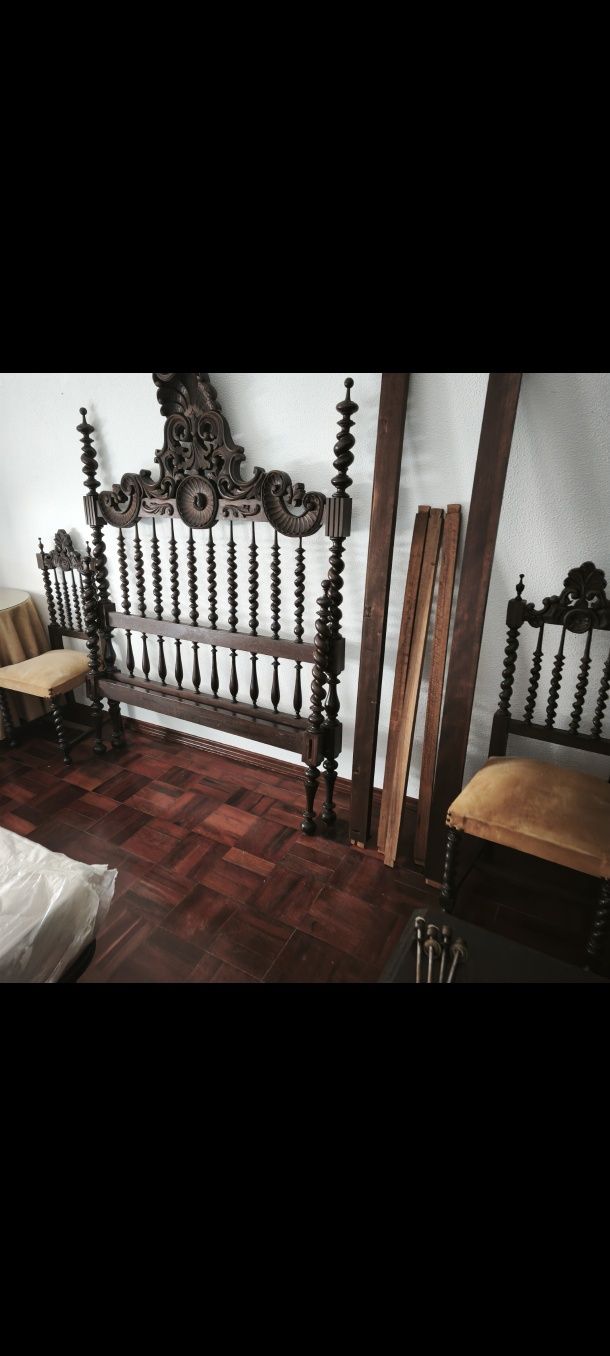 Moveis antigos / Camas antigas