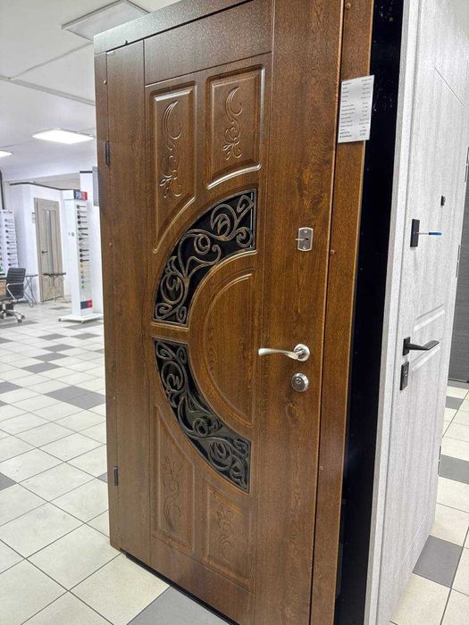 Вхідні двері БАСТІОН -  АКЦІЙНІ ЦІНИ, великий вибір у магазині!