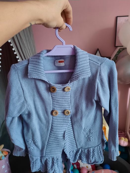 Sweterek dla dziewczynki z falbanką Name It