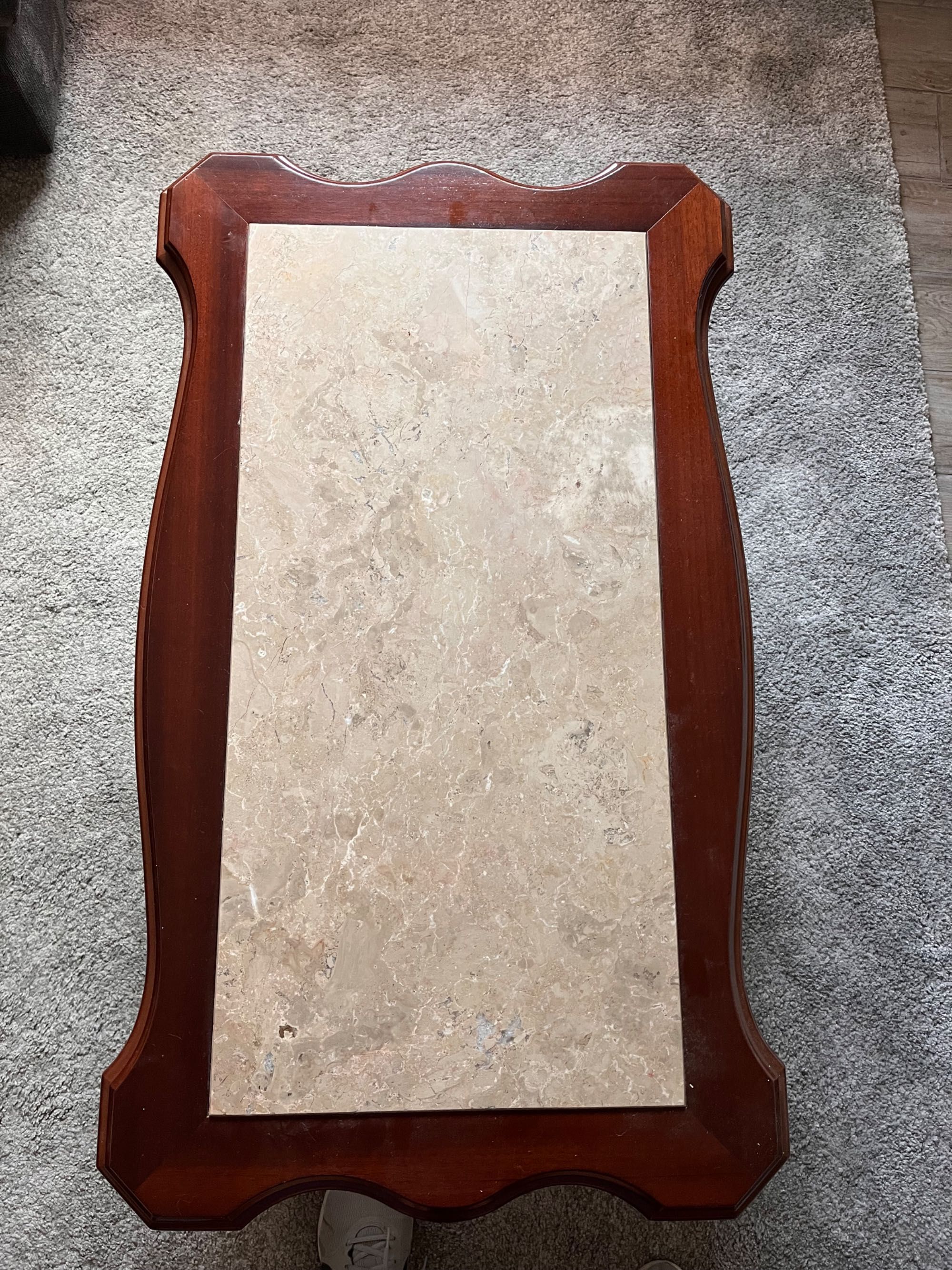 Móvel como novo em pedra, ótimo para mesa de apoio.