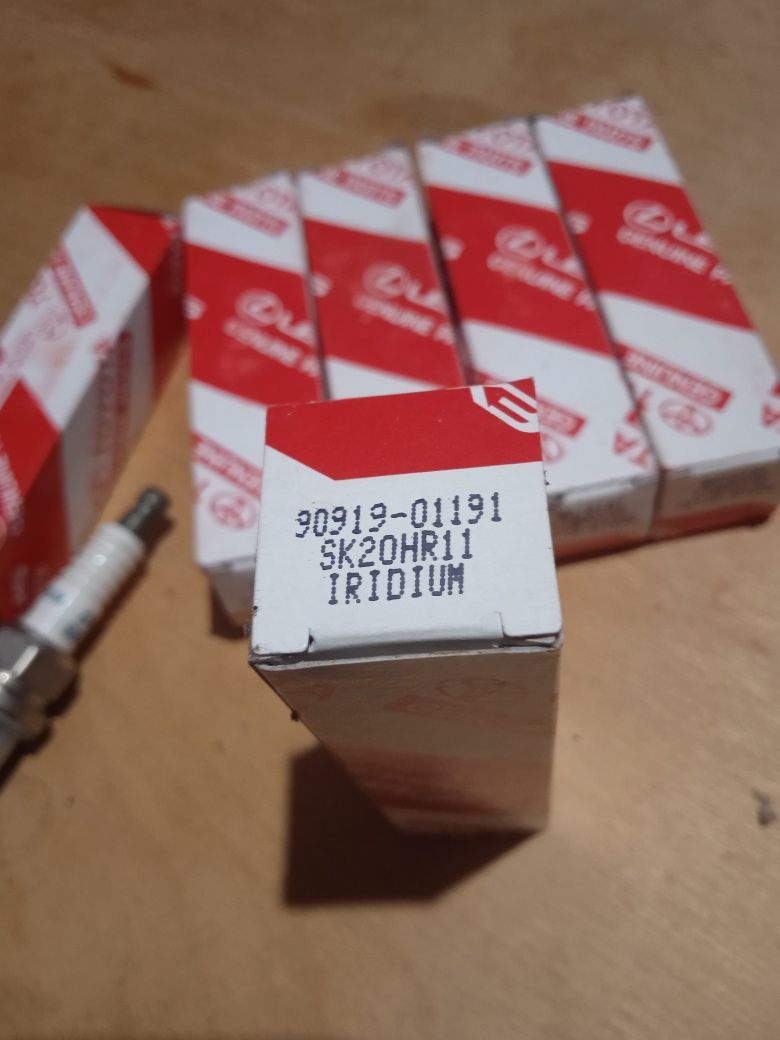 Свечи зажигания 90919-01191 Toyota Lexus б/у
