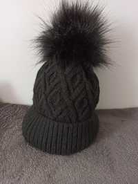 Nowa zimowa czapka z pomponem
