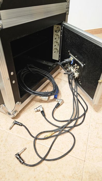 Rack PA madeira com prateleira deslizante