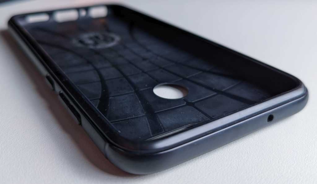 Etui Spigen Rugged Armor dla Huawei P Smart