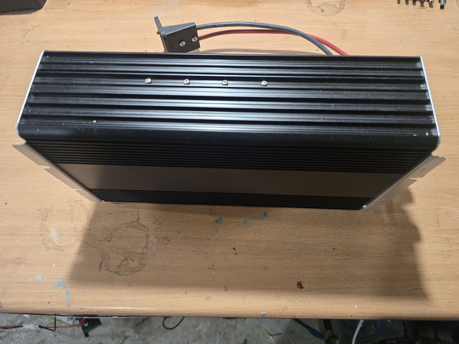 Przetwornica/inwerter 24-230 V 50Hz 2200 W