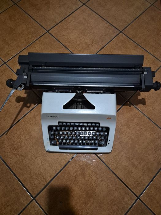 Máquina escrever Olympia
