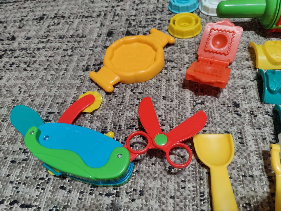 Ogromny zestaw Play Doh - kucharz, dentysta, dużo ciastnoliny.