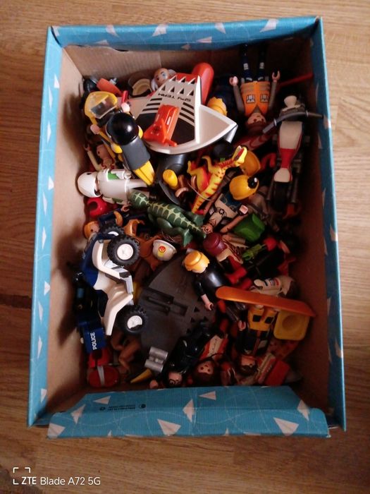 Vários bonecos da Playmobil