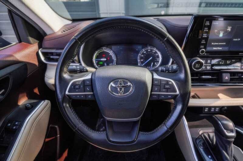 2022 Toyota Highlander Hybrid XLE