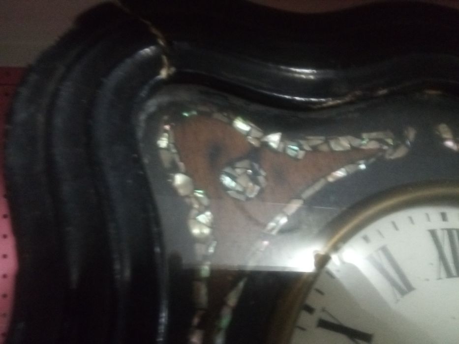 Antiga caixa de relógio francesa com embutidos em madre perola