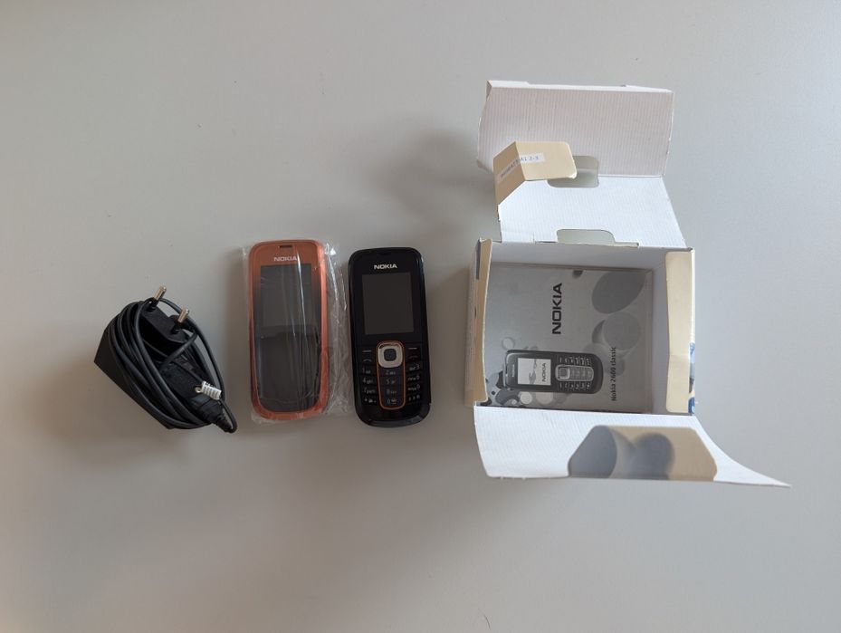 Nokia 2600 Novo com acessorios