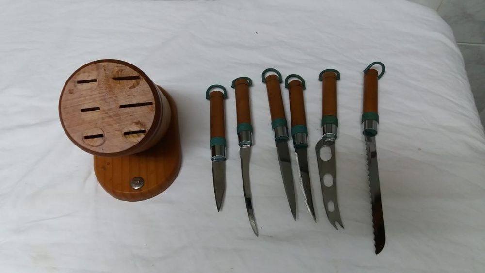 Bloco com 6 facas inox, cabo de madeira, marca Pedrini, novo