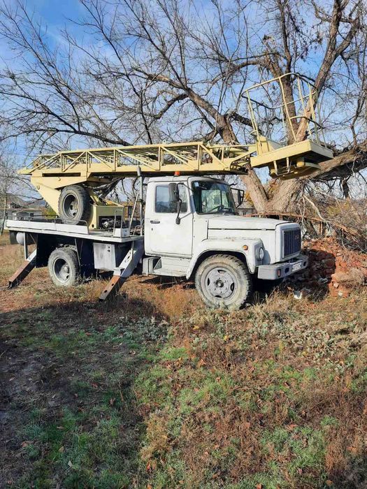 Спеціальний вантажний автопідйомник ГАЗ 3307.