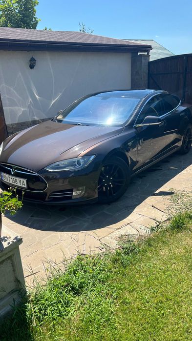 Tesla model S 60кВт 2013