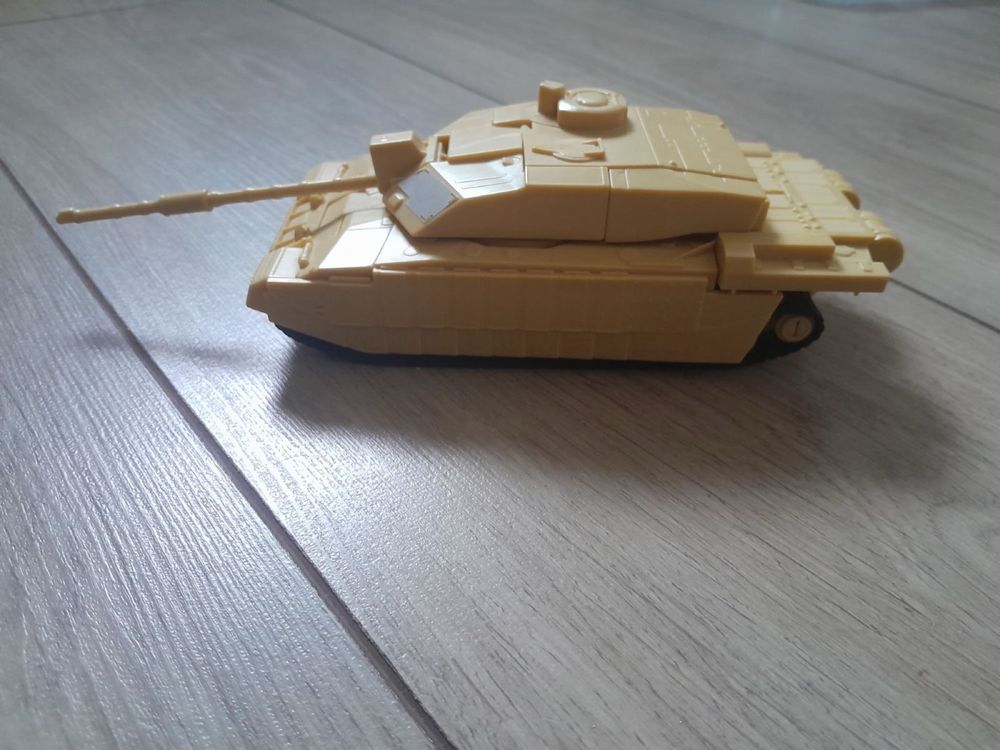Конструктор танк з лего