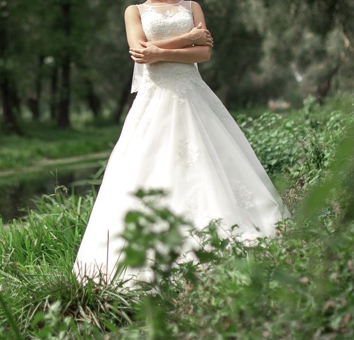 Весільна сукня кольору айворі