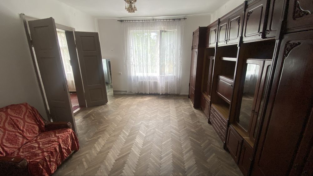 Квартира(половина будинку)• Центр Городка • Подвір’я/сад • 20 км Львів