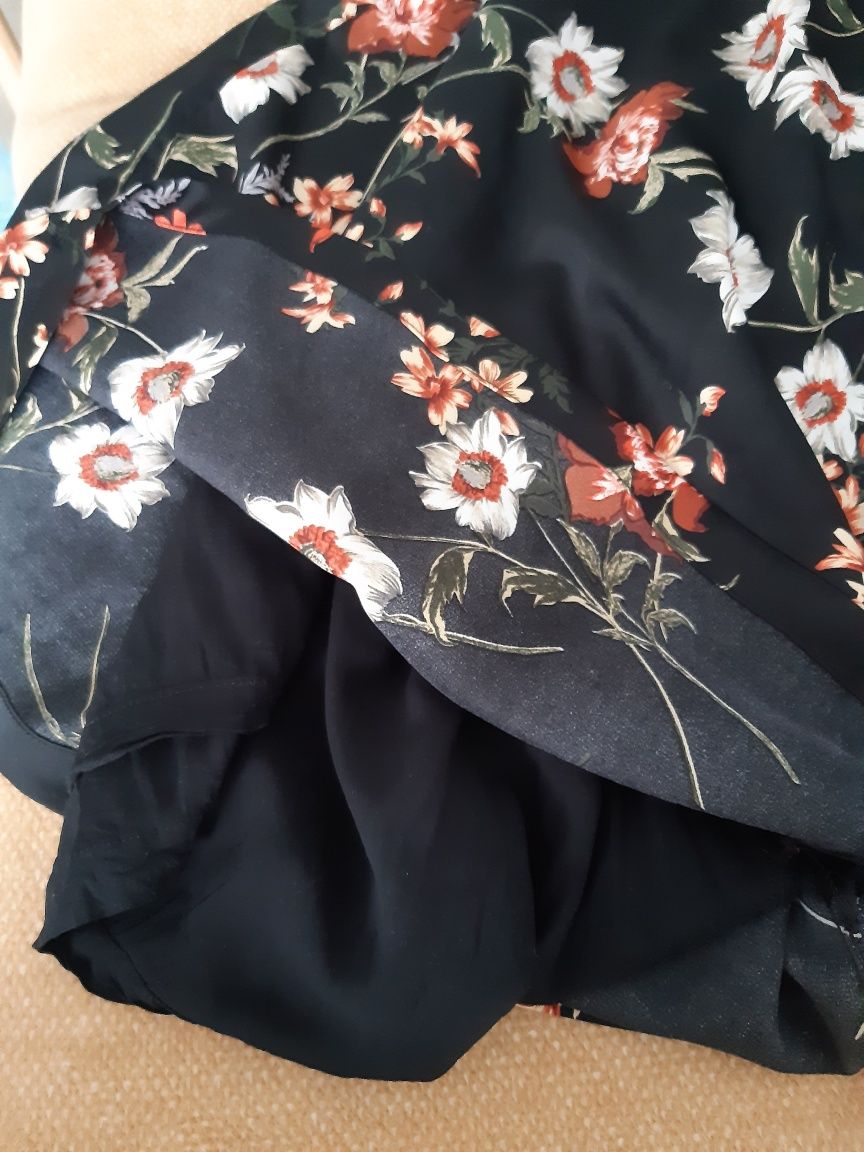 Elegancka wizytowa sukienka tunika czarna wzór kwiatowy 38 40
