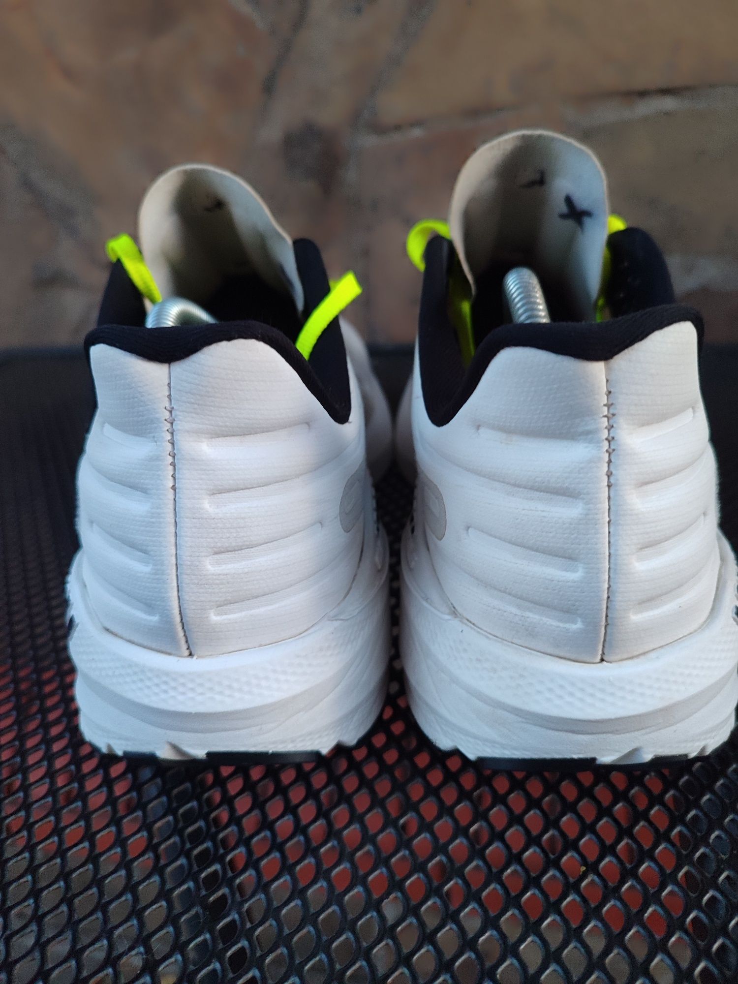 Оригинальные кроссовки Brooks Launch GTS9 45,5 размер