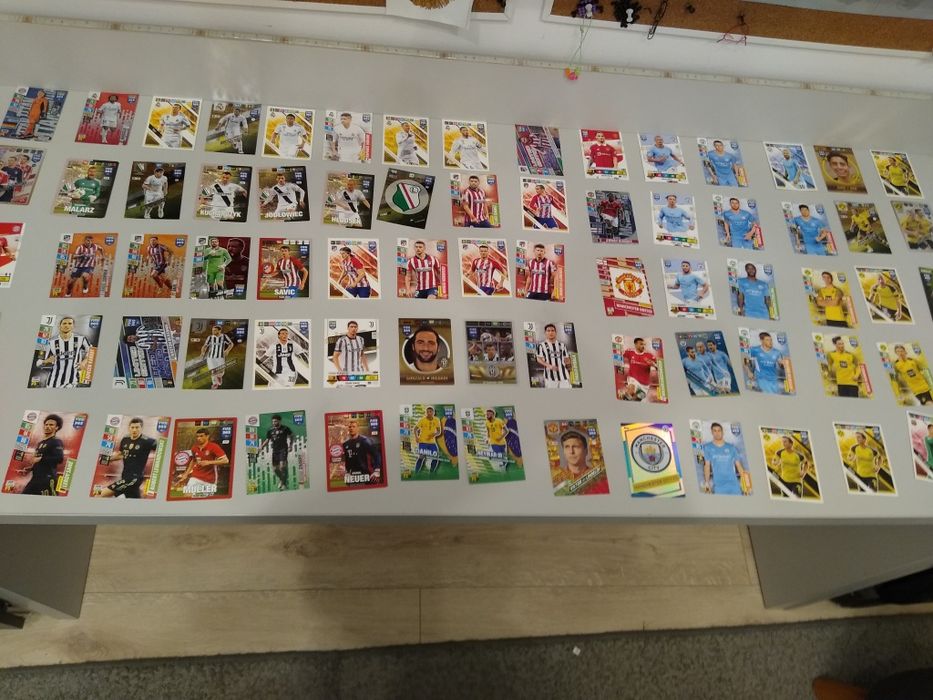 Karty FIFA 365 z różnych roczników