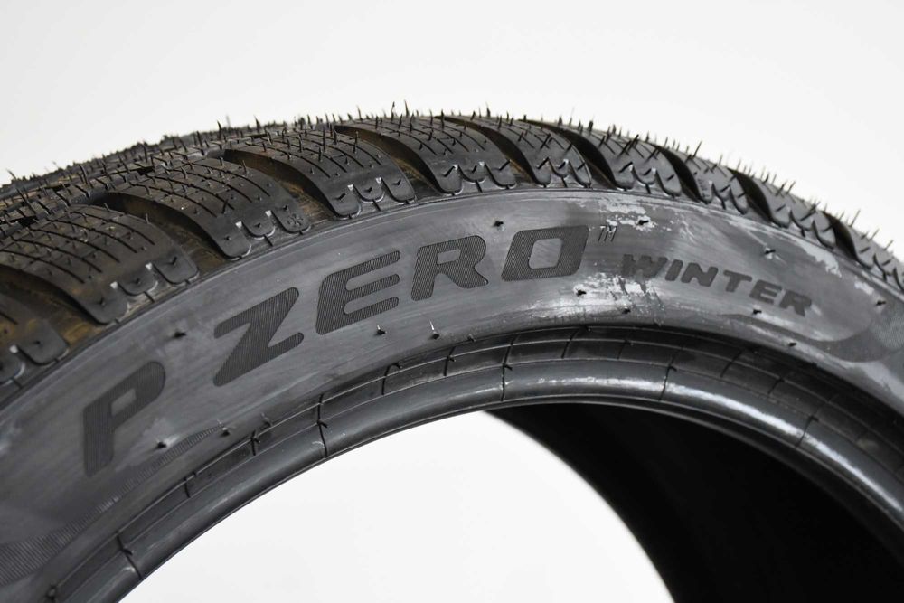 2x Opona zimowa Pirelli PZero Winter 245/40 R19 Runflat BMW * 2025r
