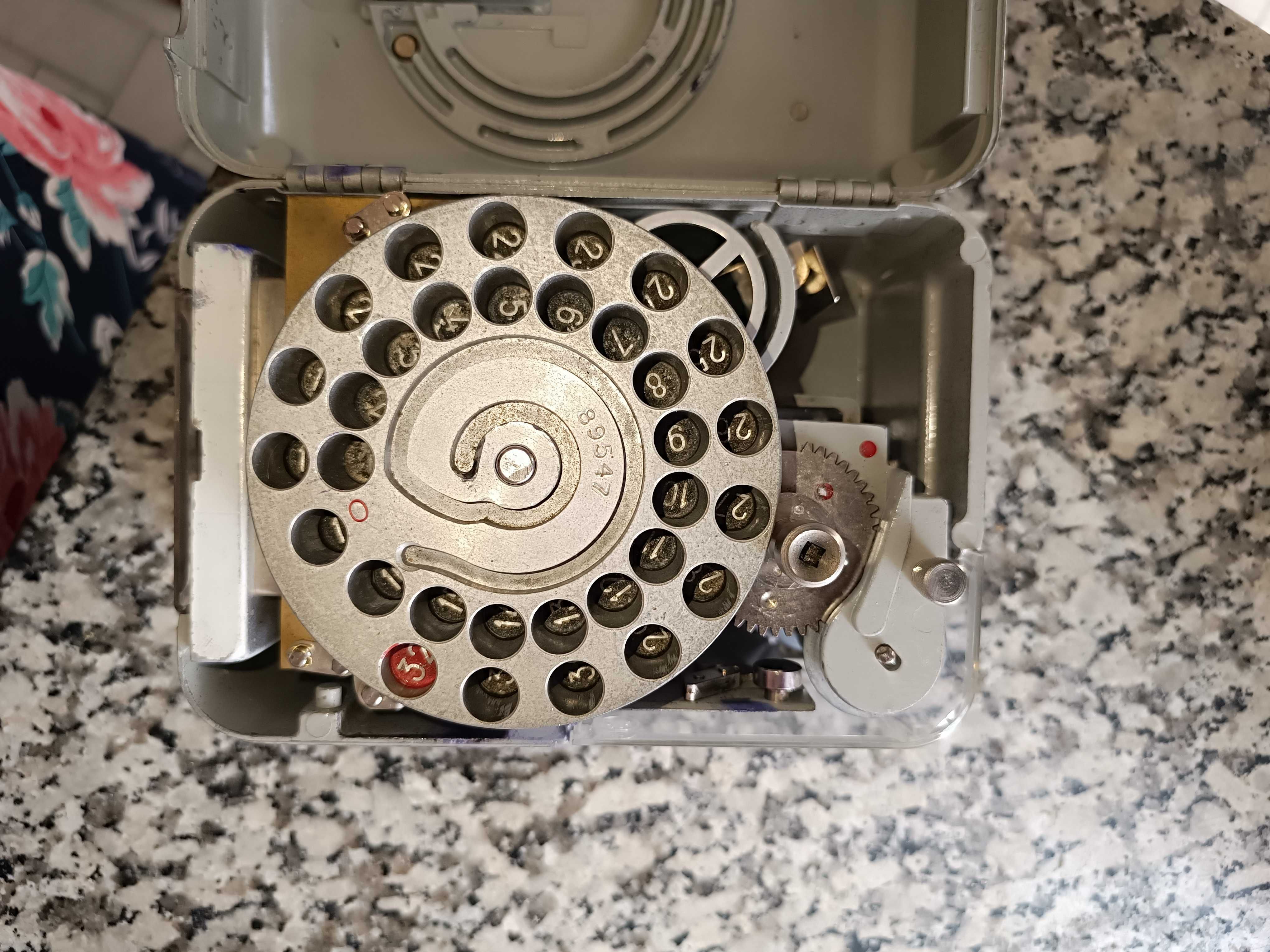 Comprovador Columbófilo/ Relógio de Pombos Vintage