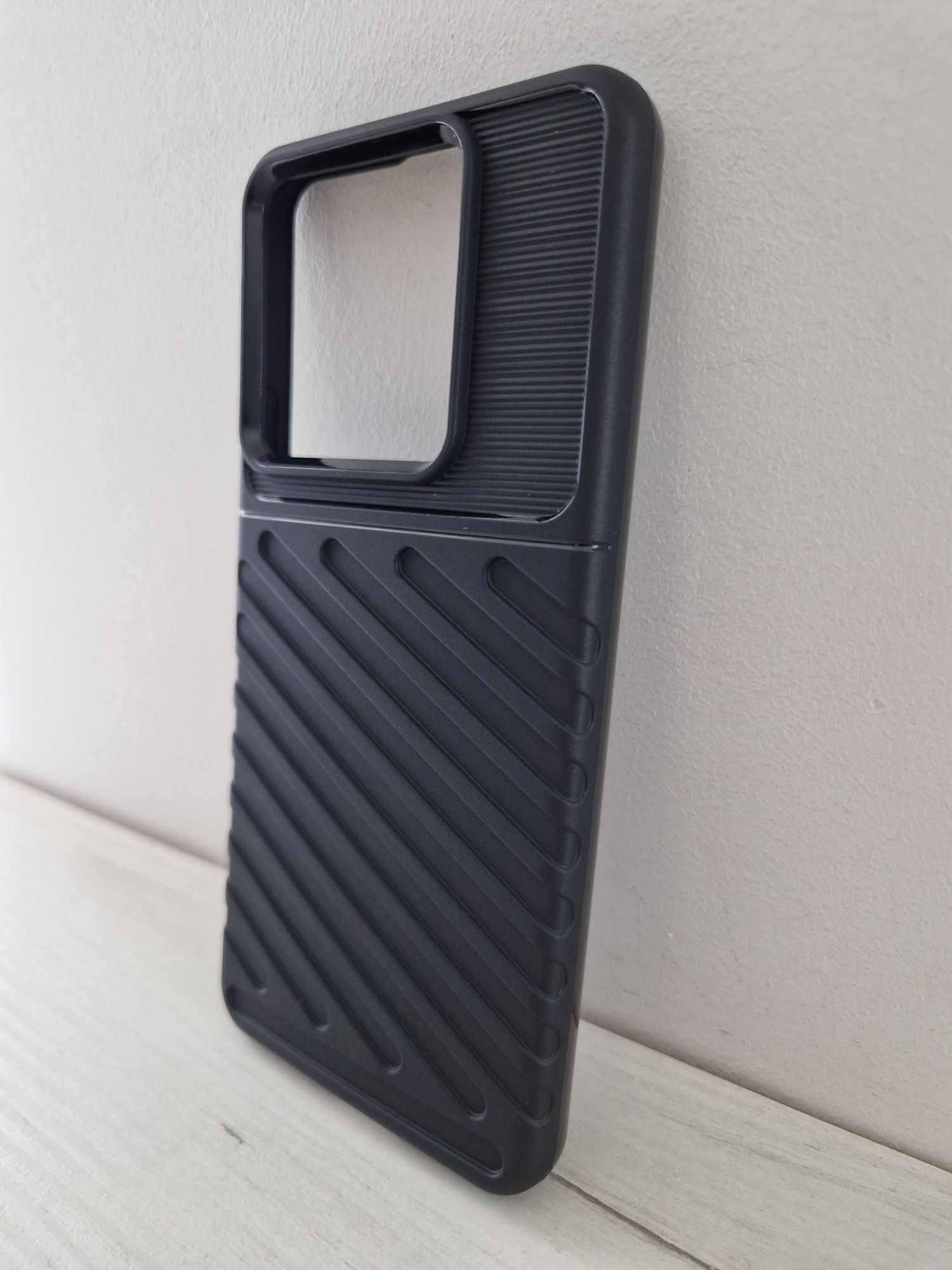 Thunder Case do Xiaomi Redmi Note 13 Pro 5G Czarny