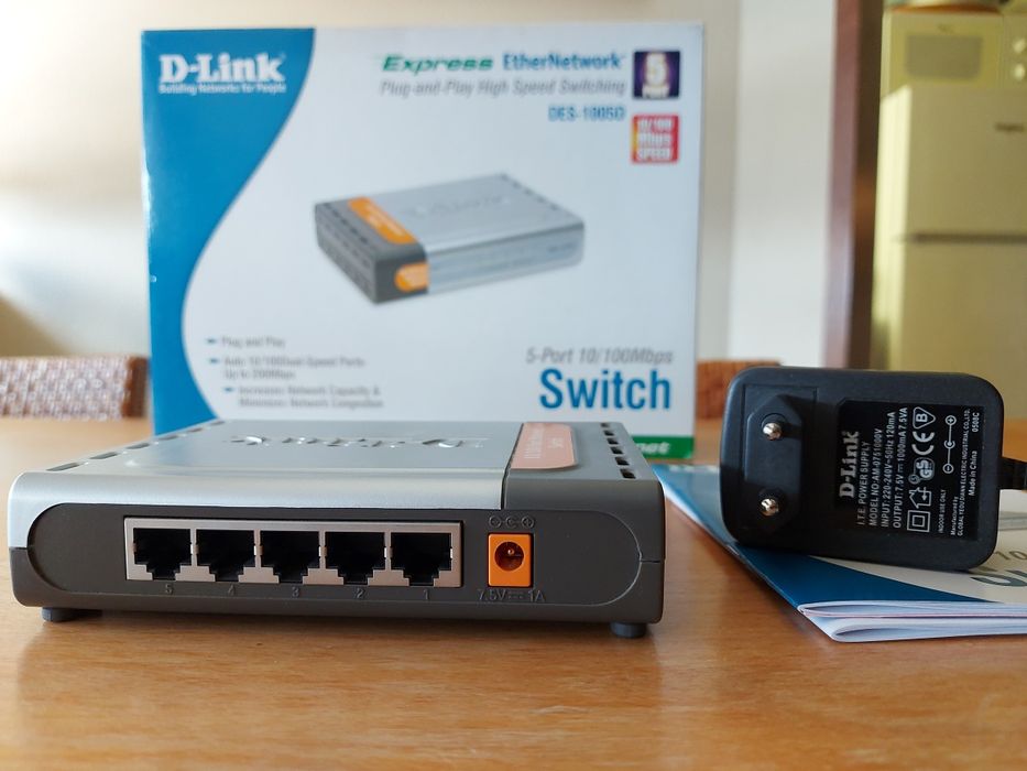 D-Link 5-Port 100 Mbps Switch, Like New64284412660353123