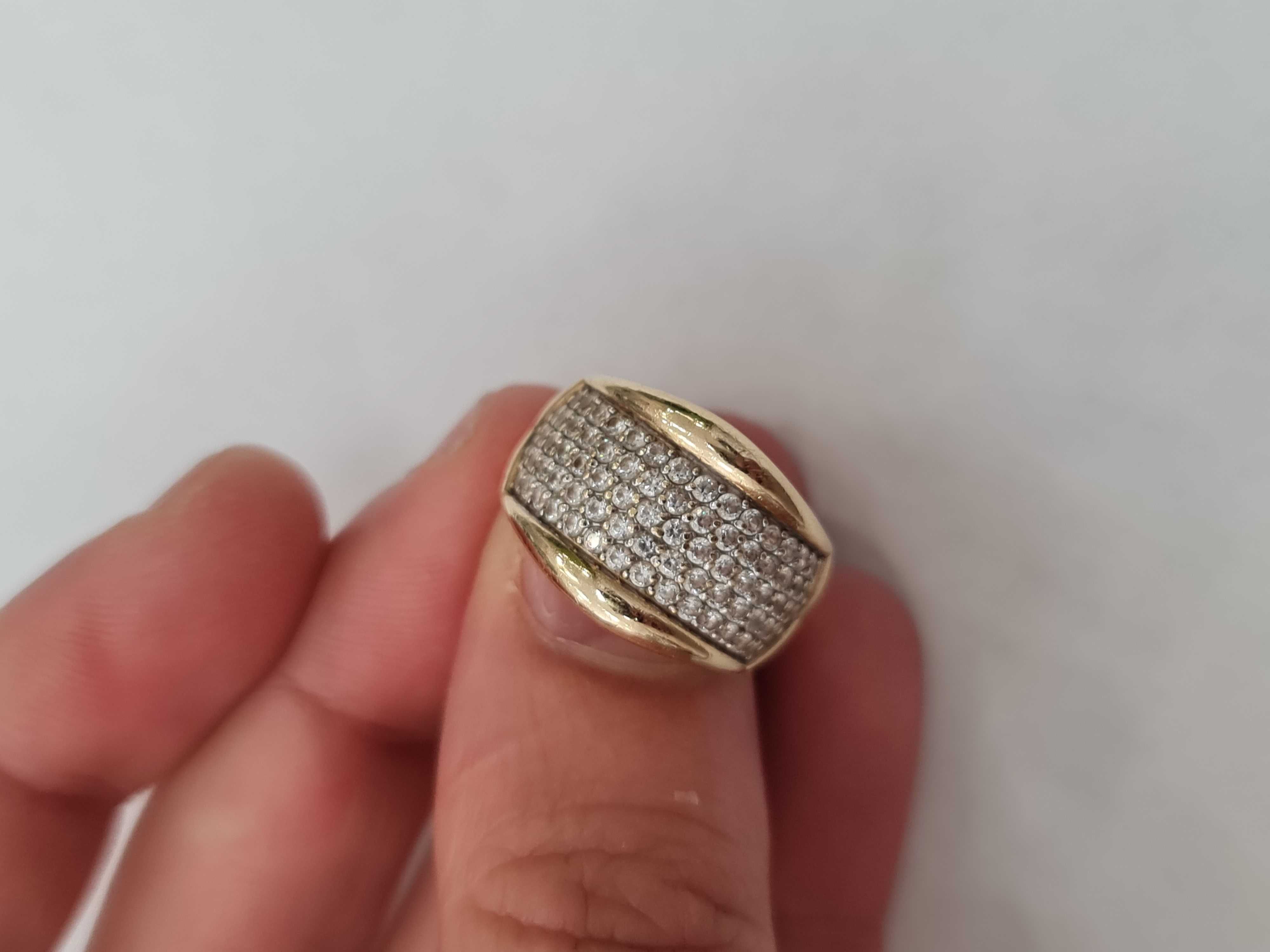 Klasyczny złoty pierścionek damski/ 585/ 4.86 gram/ R13/ Cyrkonie