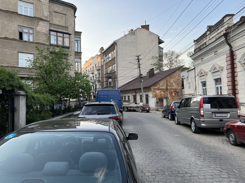 Продам 114 метрів - комерція в центрі Чернівців.