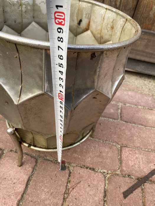 Metalowa duża osłonka doniczka na nóżkach