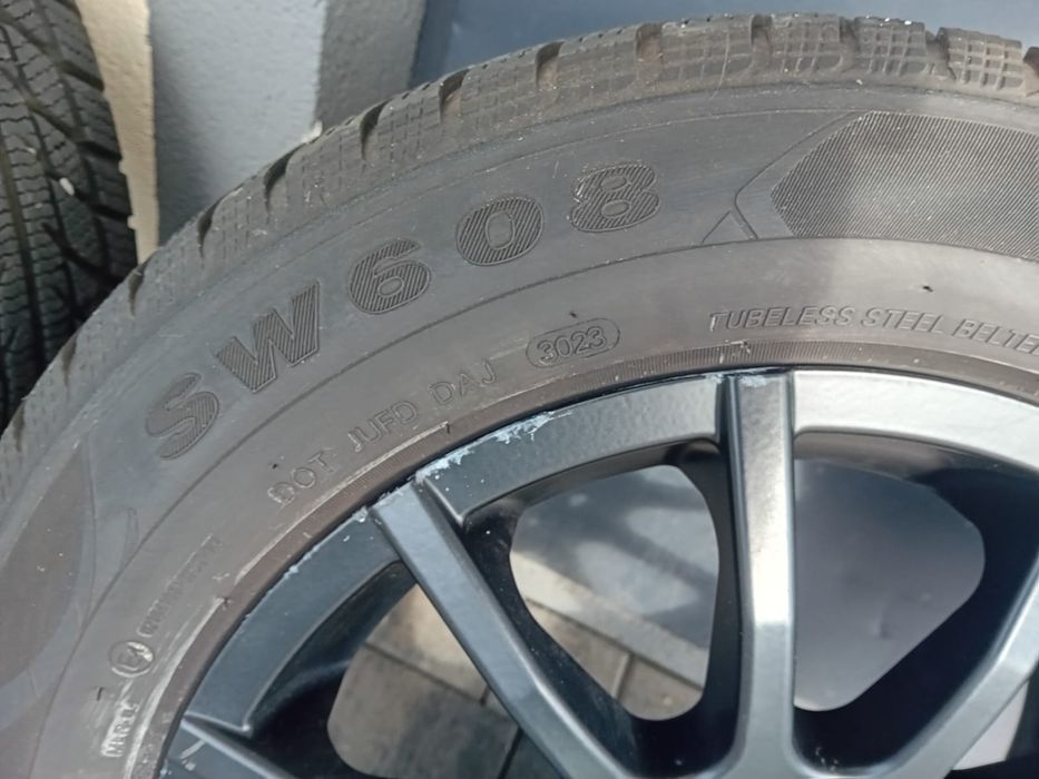 Felgi aluminiowe do Renault z oponami zimowymi 185/65 R15