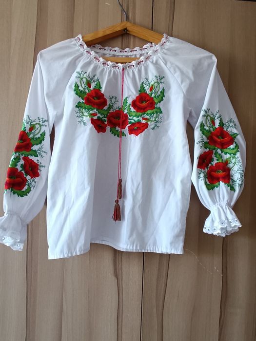 Дитячі святкові сукні і вишиванки