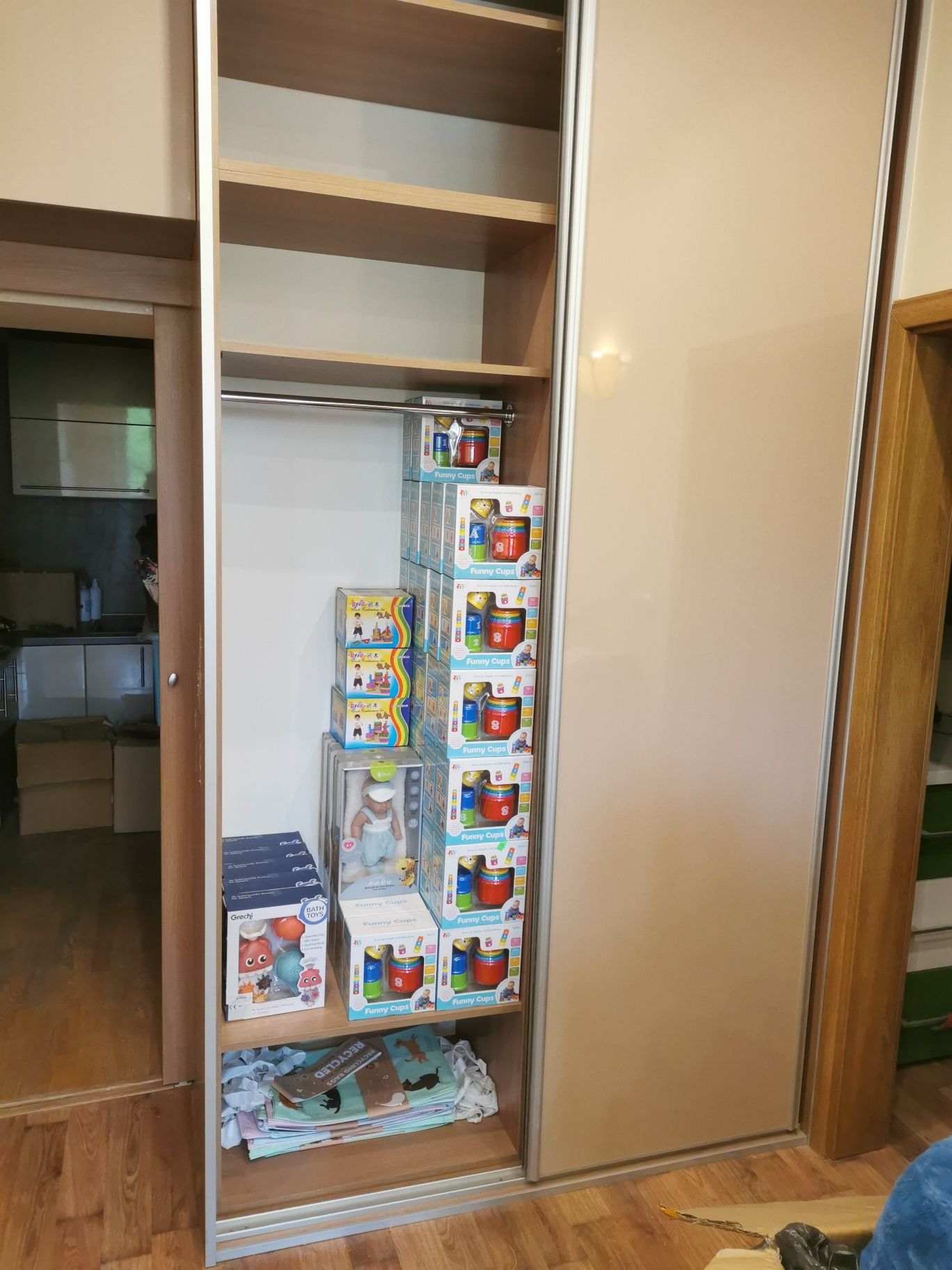 Duża szafa przesuwna