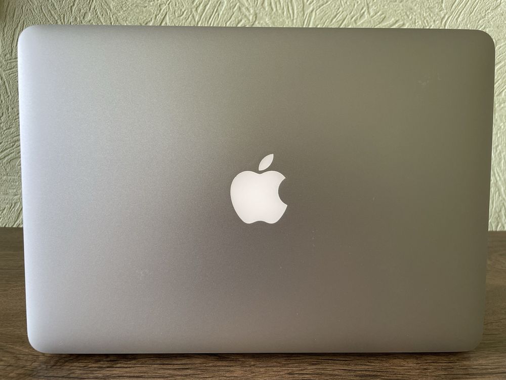 MacBook Pro 13 2015 16/256gb. Retina. Хорошее состояние. 32 цикла.