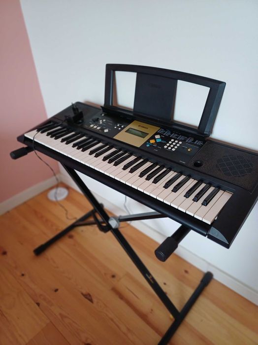 Teclado digital Yamaha YPT-220