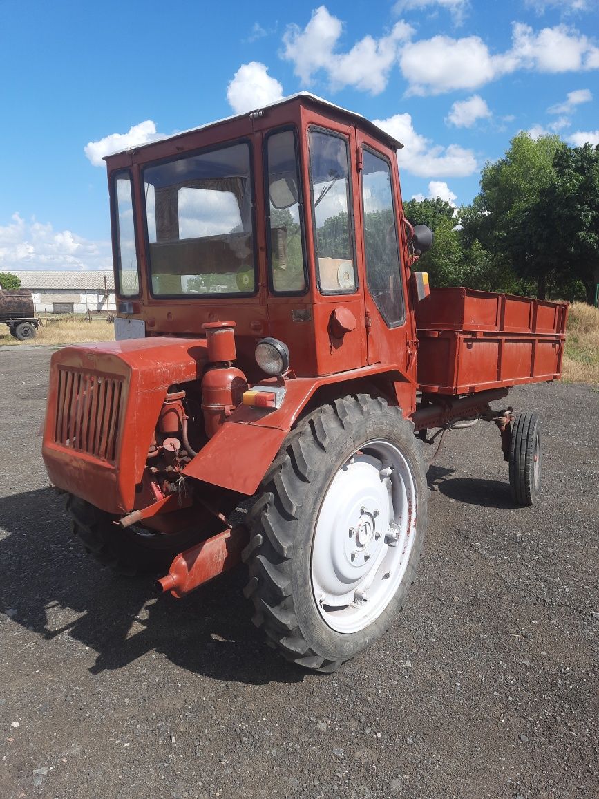 Продавм трактор т 16