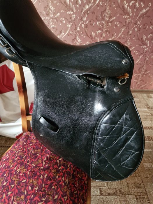 Siodło Young Rider wszechstronne o profilu skokowym