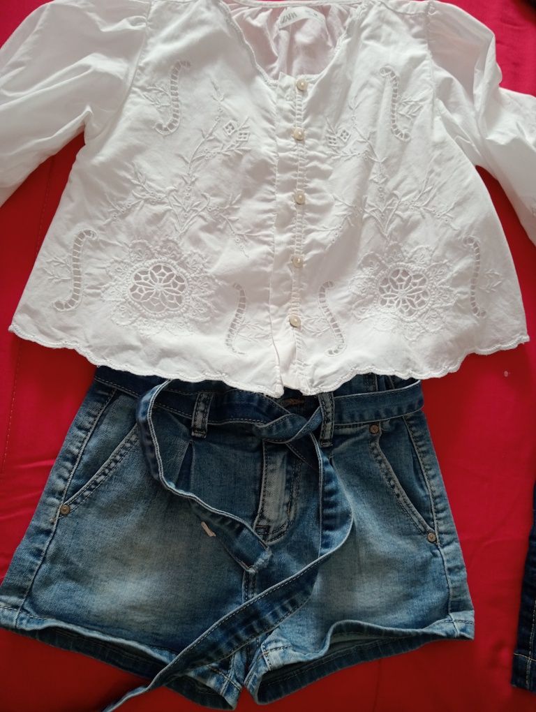 Roupas para menina de 4/5anos impecáveis.