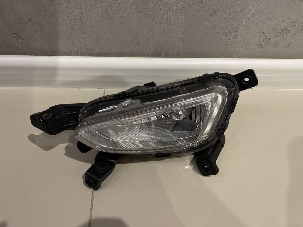 HYUNDAI TUSCON II halogen prawy