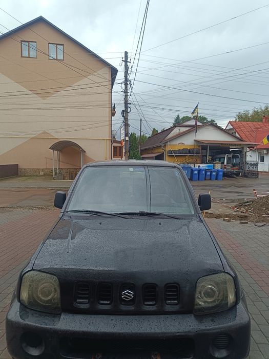Автомобіль Сузукі Джимні