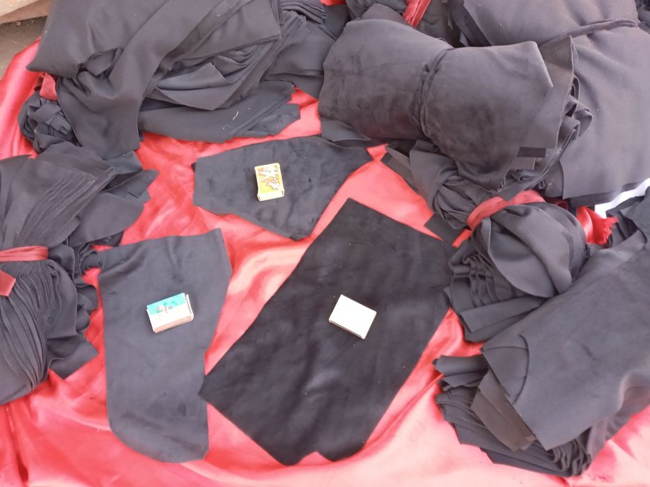 Лоскуты   бифлекса  черные  , велюр