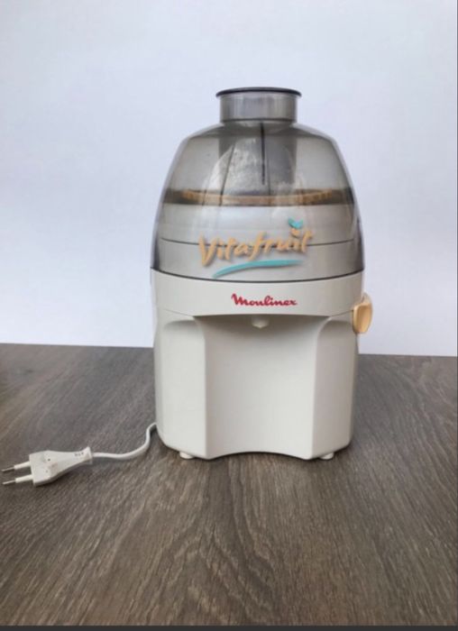 Компактная соковыжималка Moulinex Vitafruit Y36