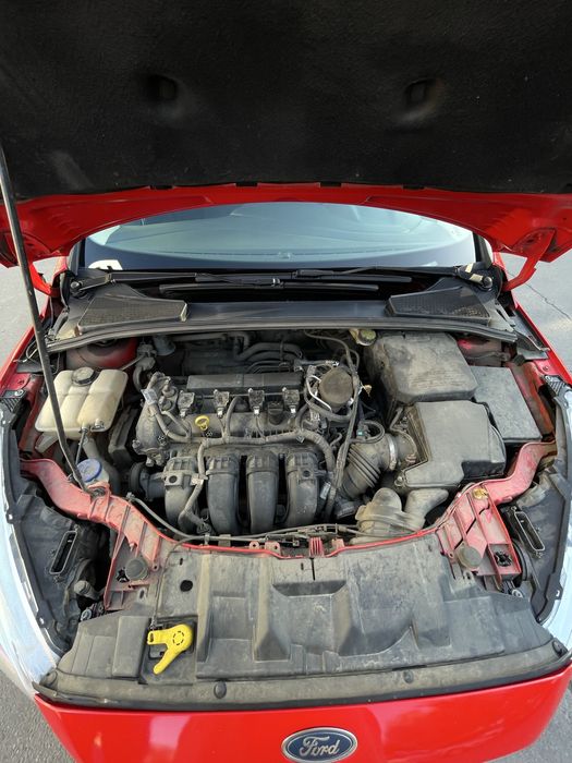 Машина Ford Focus 2015 года