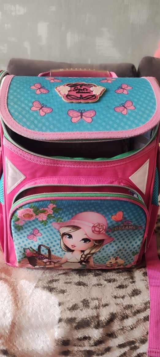 Рюкзаки шкільний для дівчинки 1-4 клас           .