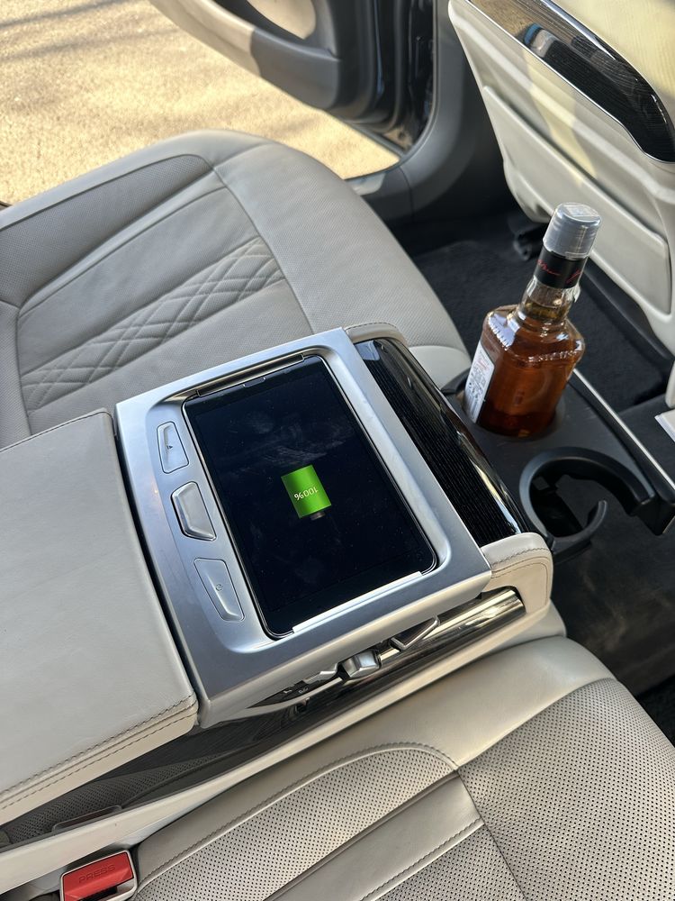BMW i7 | 400 km | Ful Lounge