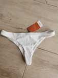 Białe brazylijskie figi od bikini Mango S