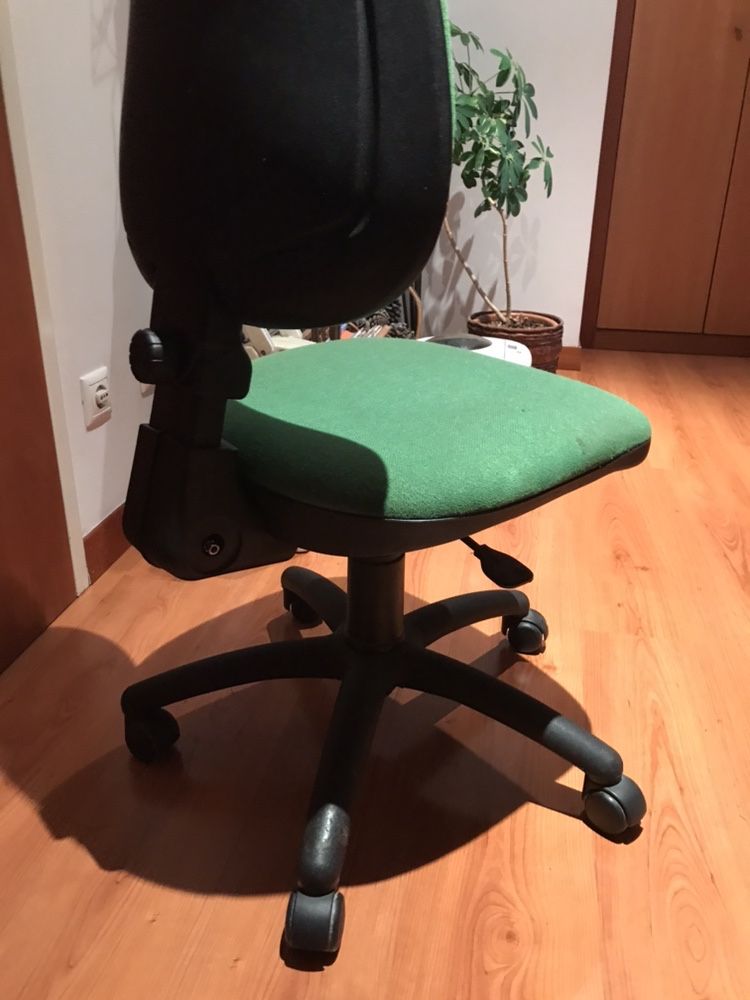 Cadeira escritorio verde (regulavel)